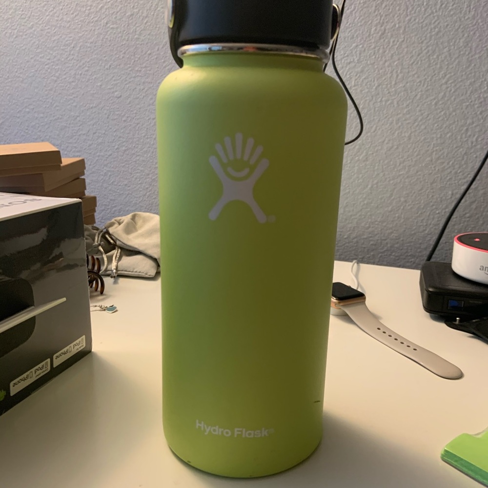 Hydro Flask 32oz highlighter yellow color